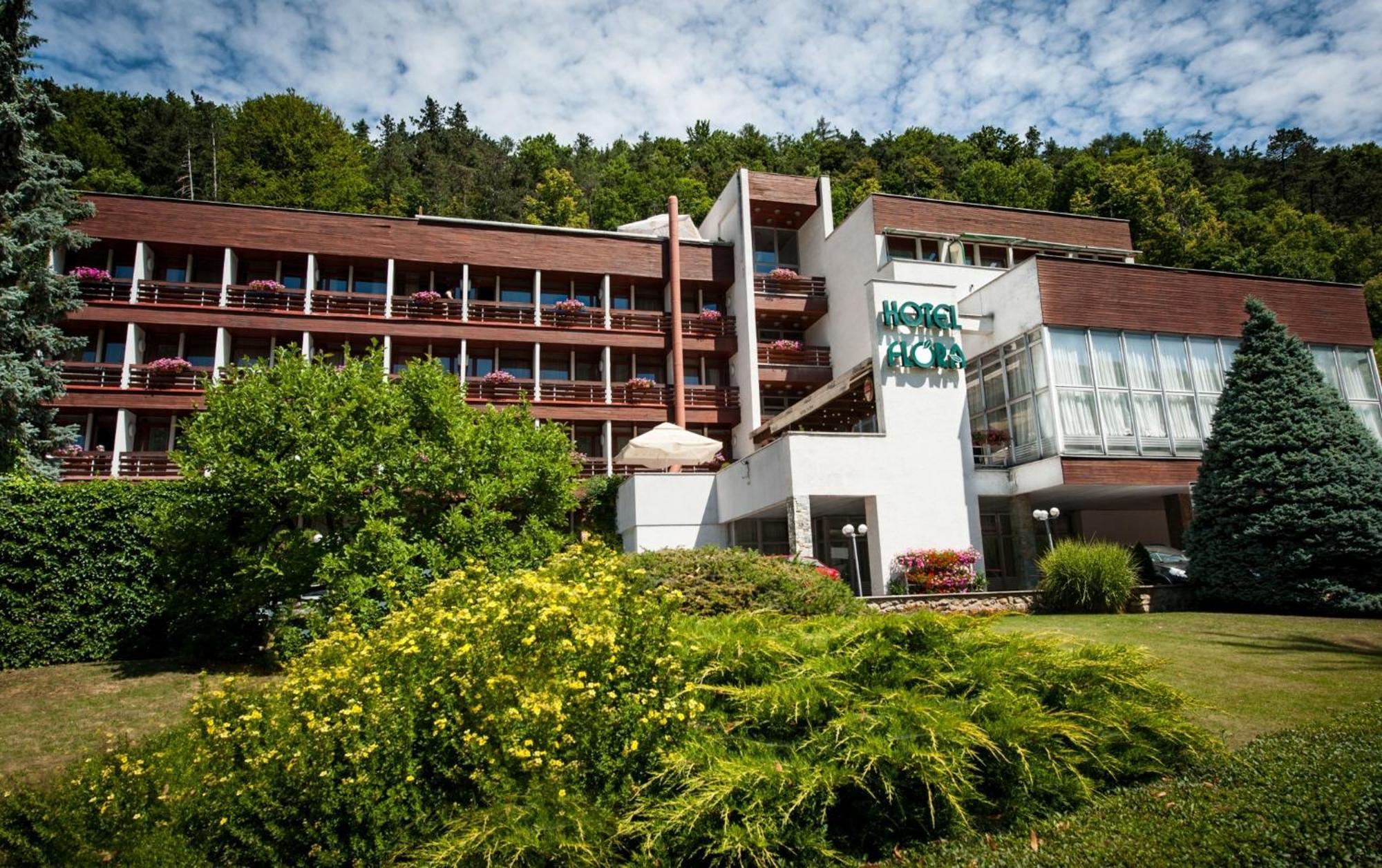 Hotel Flóra Trenčianske Teplice Exterior foto