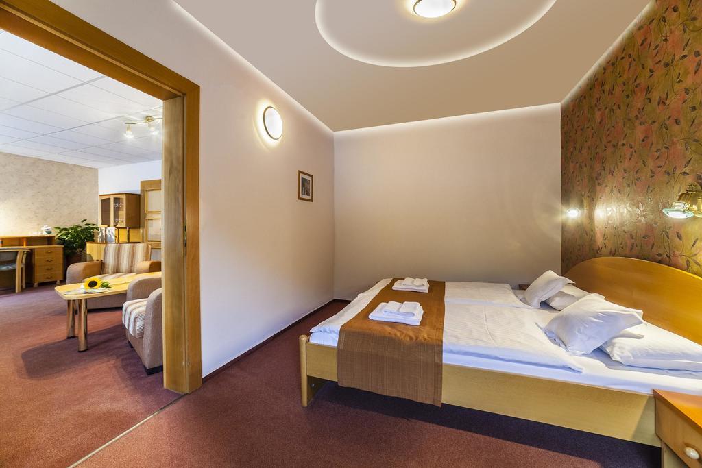 Hotel Flóra Trenčianske Teplice Quarto foto